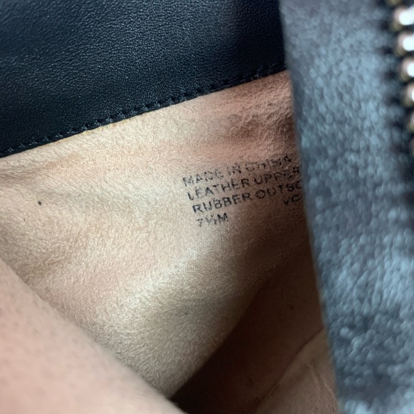 Michael Kors Black Leather Heels Women's 7.5. GG - Picture 8 of 8